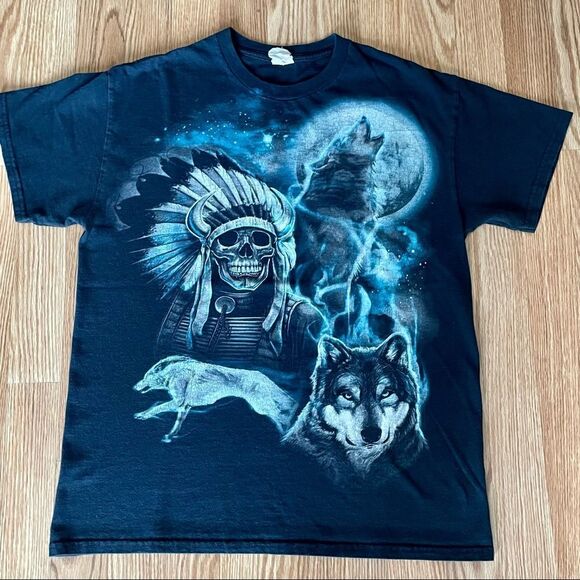 Vintage Graphic Wolf T- Shirt - Picture 1 of 5